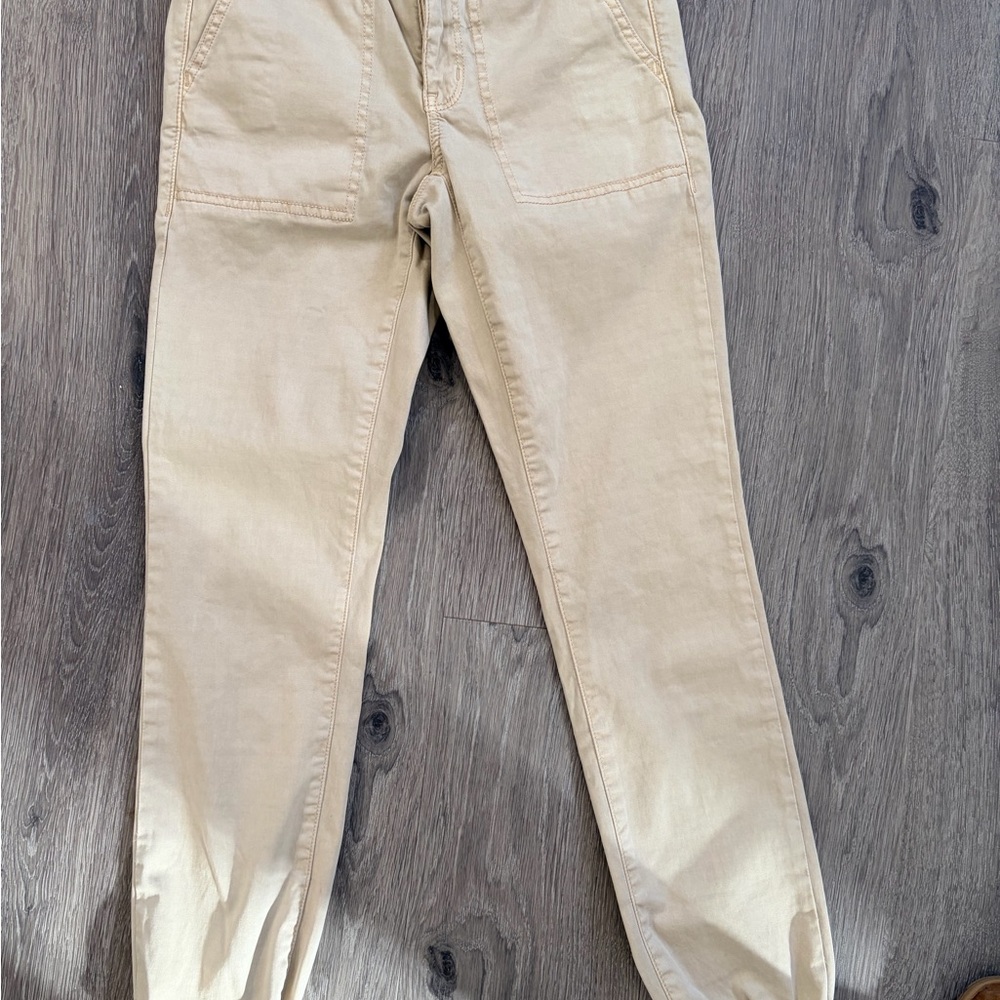 American Eagle Outfitters Light Khaki Chinos